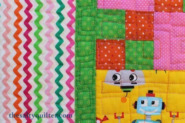 The Salty Quliter - Girlie Robots - Quilting close up on borders