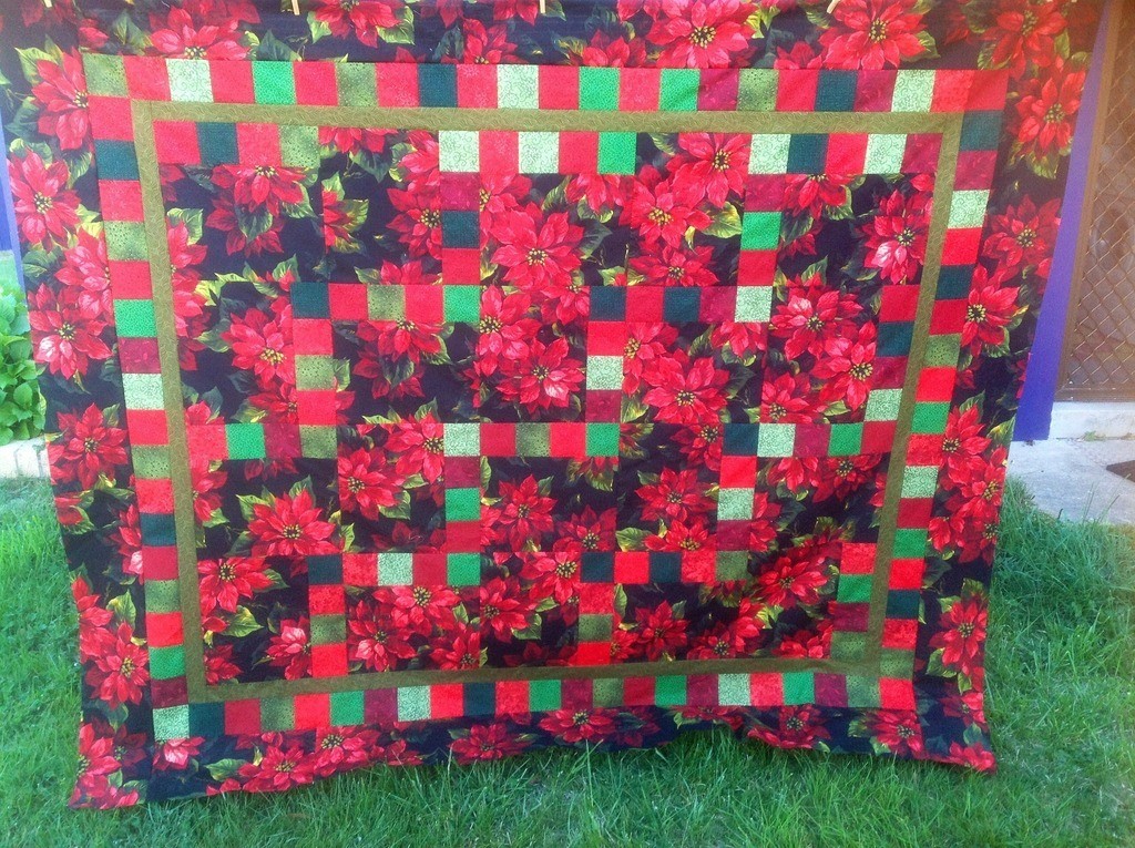 The Salty Quilter - Poinsettia Quilt - Quilt top